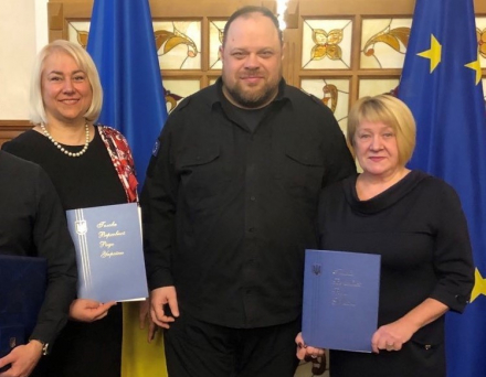 Троє представників Ради німців України отримали почесні відзнаки Верховної Ради України